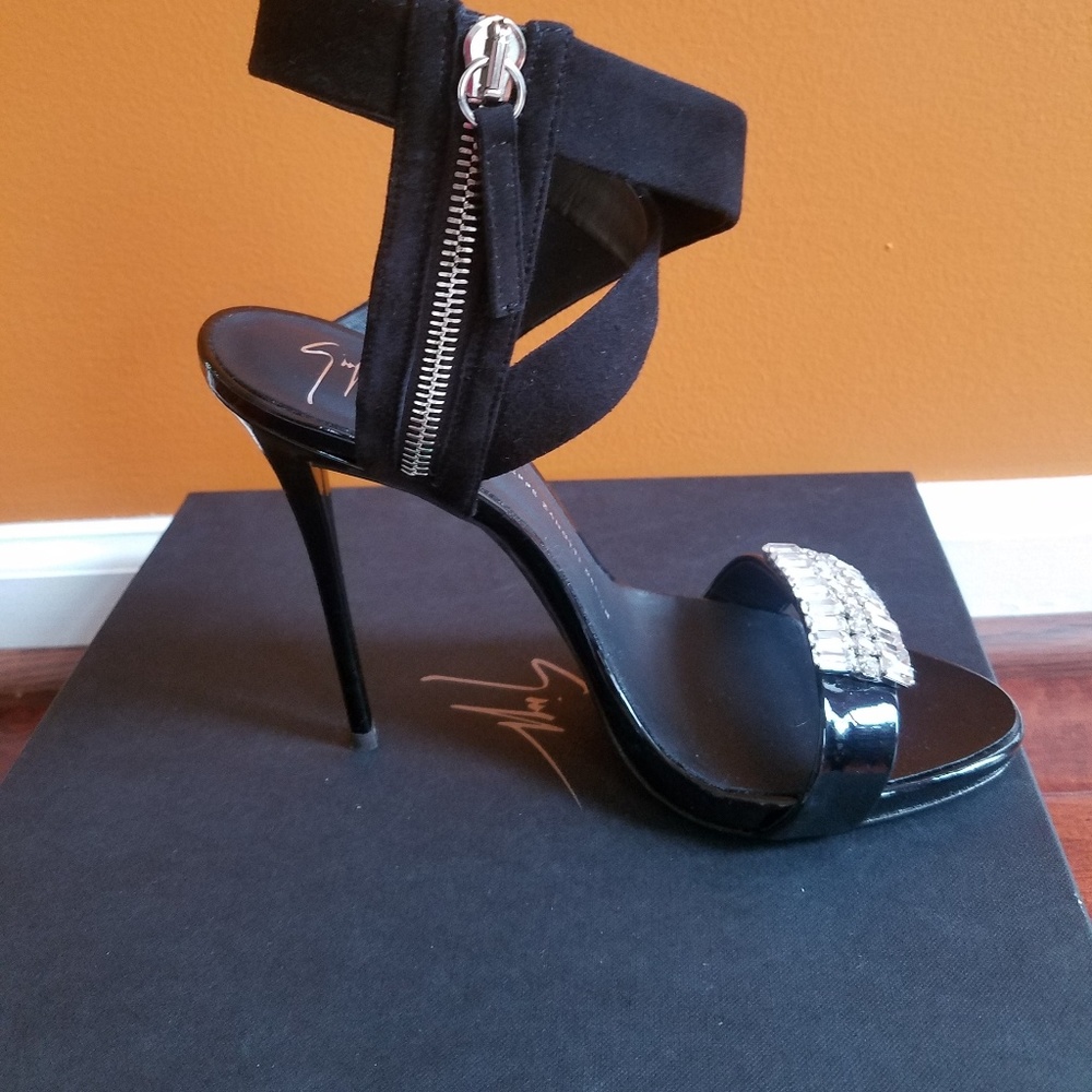 Black Giuseppe Zanotti crystal sandals. Size 9/39 - Picture 4 of 6